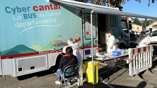 Le « Bus dépistage Covid » fait escale à YDES