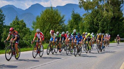 Arrivée de la 2 ème étape du Tour Cantal Cadets 2022 à YDES