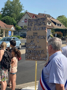 Manifestation contre la suppression de 2 postes de professeur au Collège Georges Brassens d’Ydes